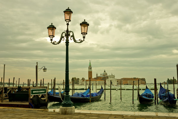 Best Country Wallpaper, City Wallpaper, Non Woven, Gondolas in Venice and Canal Wallpaper, Vintage Street Lamp Wall Mural