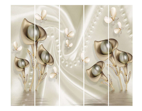 Screen, Callas from pearls and butterflies against the background of water