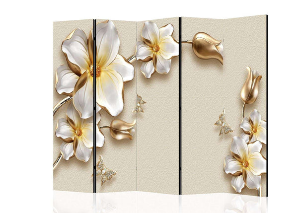 Screen, vanilla flowers on a light background.